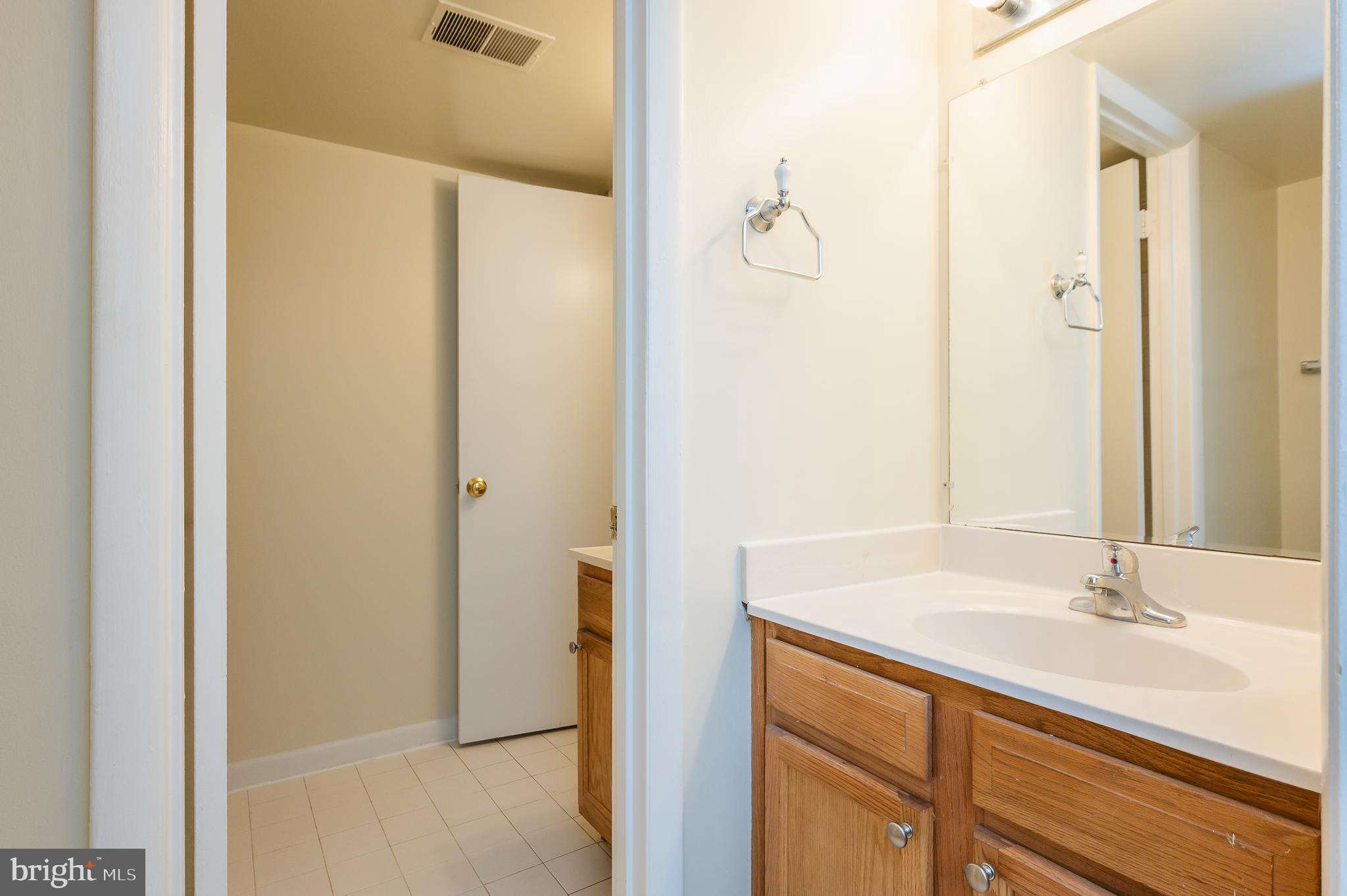 LODGE AT MCDONGH - Residential Lease