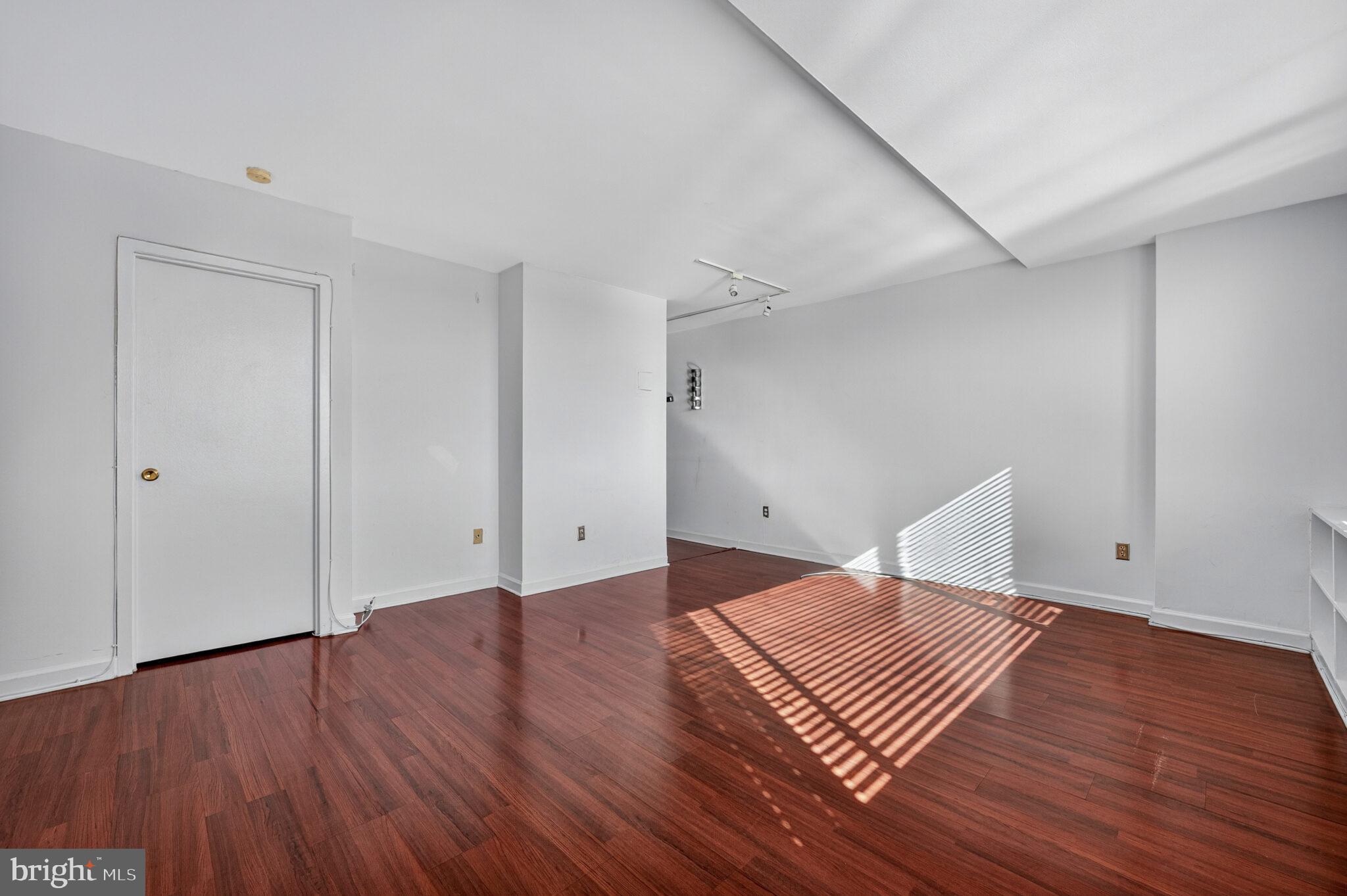 RIVER PLACE - Residential