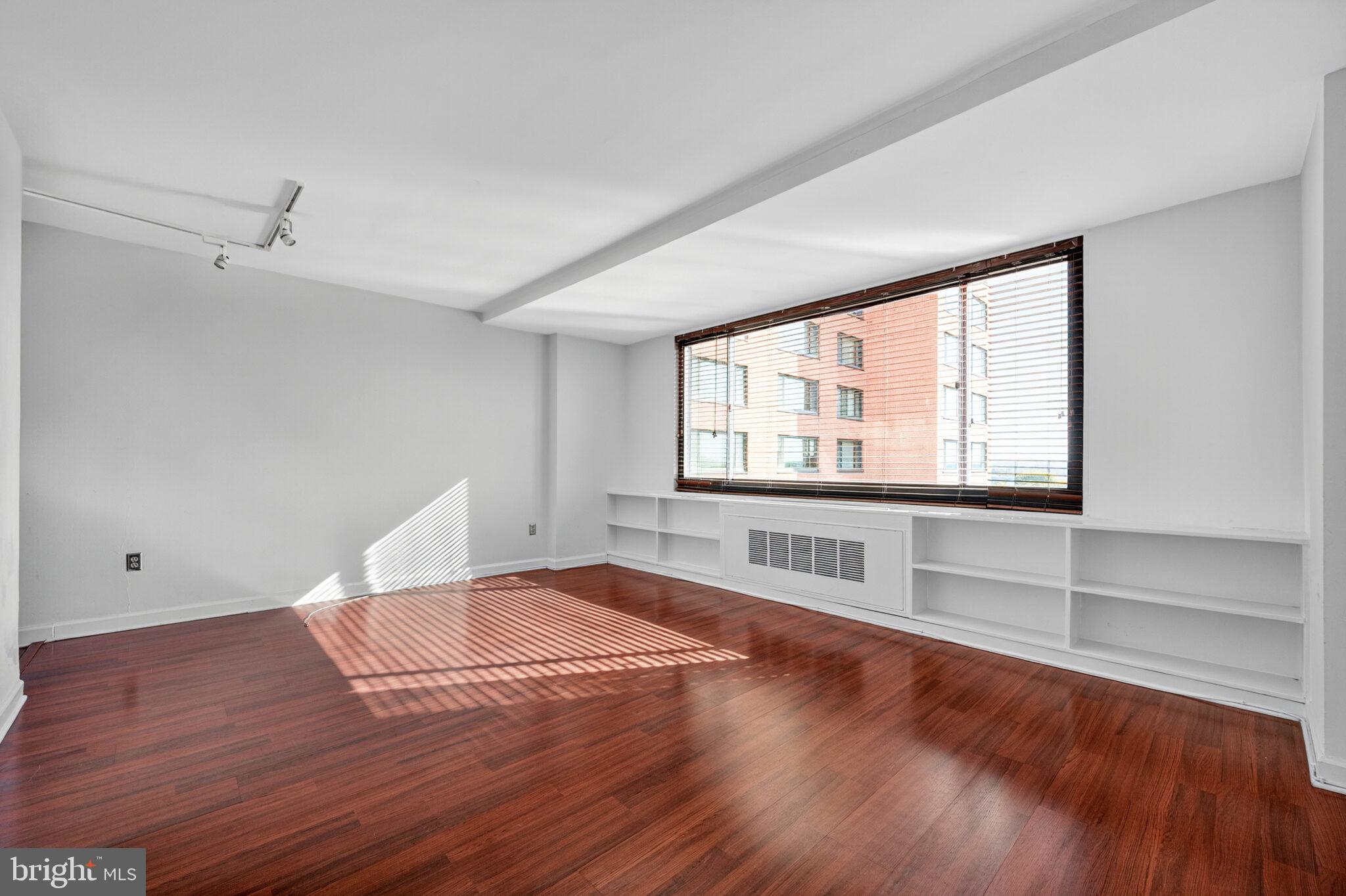 RIVER PLACE - Residential