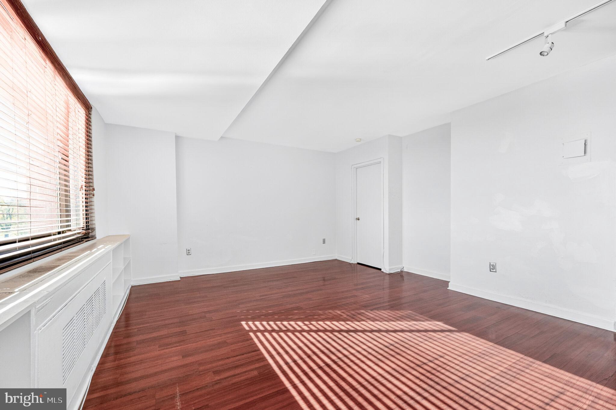 RIVER PLACE - Residential