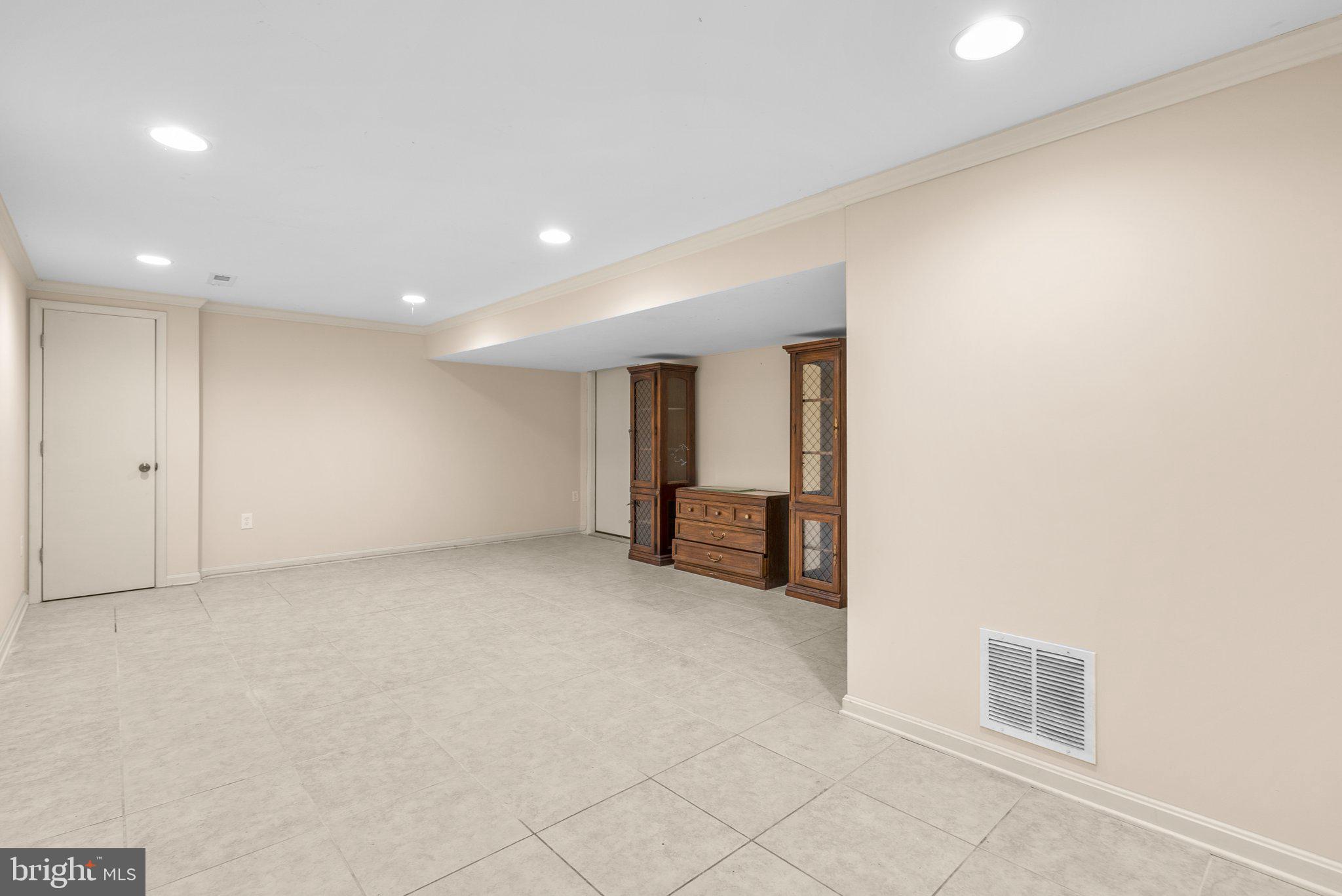 PT ROCKVILLE TWN RES 1 - Residential Lease