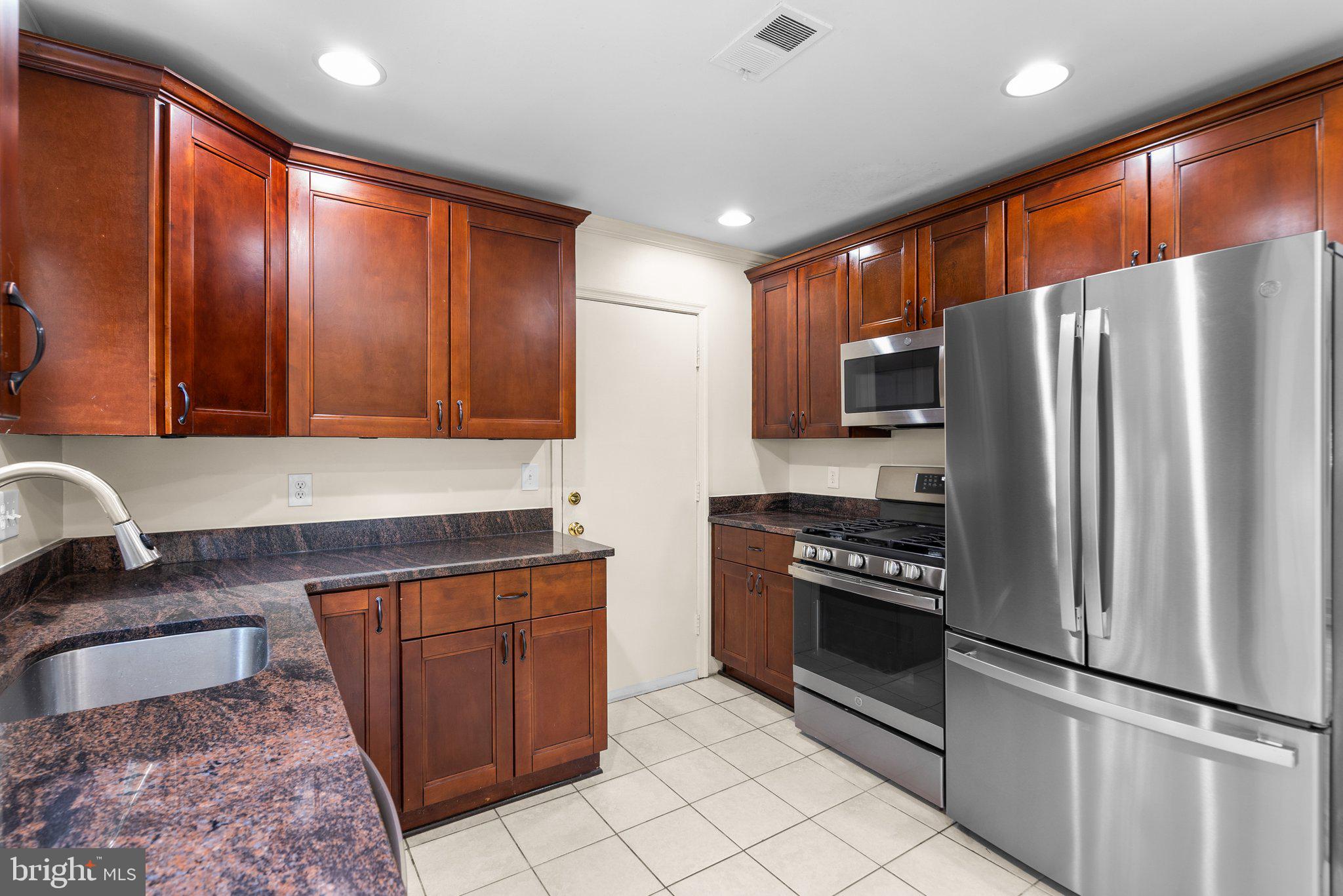 PT ROCKVILLE TWN RES 1 - Residential Lease