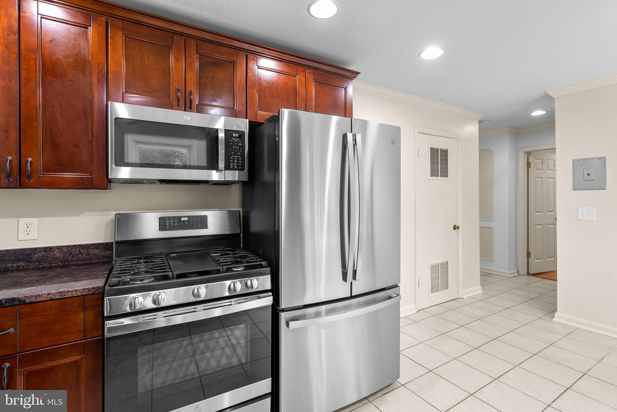 PT ROCKVILLE TWN RES 1 - Residential Lease