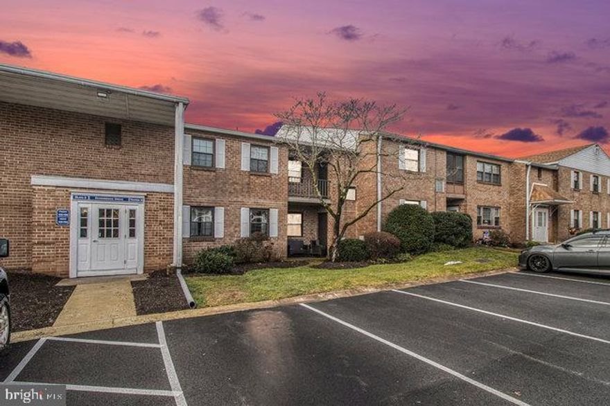 Welcome to 131 Riversedge Dr.! This 1 bed 1.5 bath condo is located in Westover Harbor in the Norristown Area School District.  After entering the home you are greeted by the large living room, which has an adjoining dining area and kitchen.  Across the living room, you have access to the balcony which can be used all year round. The utility/storage closet is also located in this area.  The spacious main bedroom has its own private bathroom and walk-in closet which is also home to the washer and dryer units for your convenience.  This condo is conveniently located near restaurants, stores, the Westover Golf Club, and is minutes away from major roadways.  Schedule your showing today!