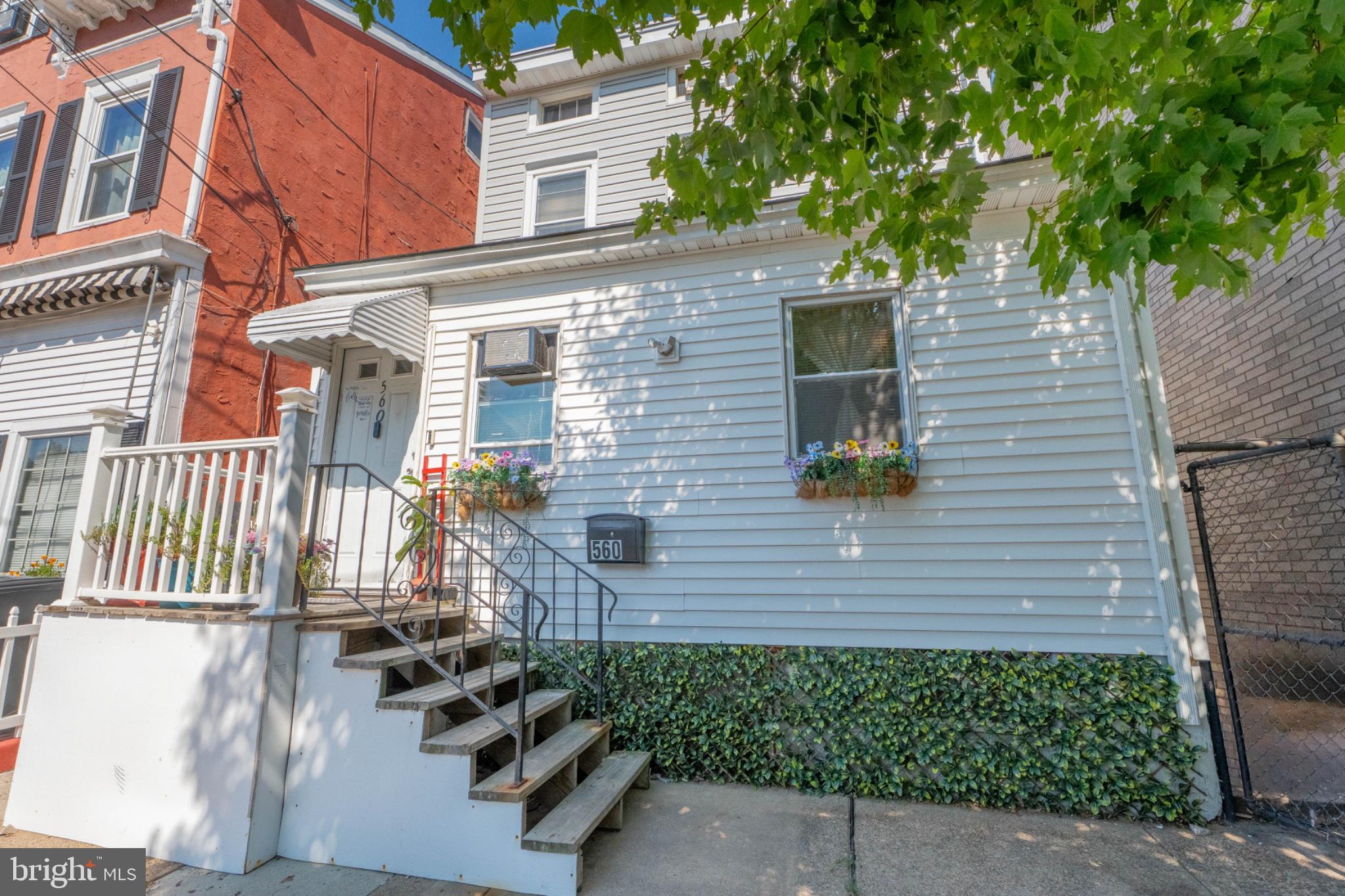 560 SECOND STREET