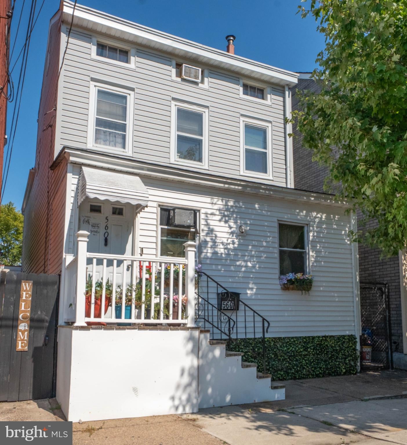 560 SECOND STREET