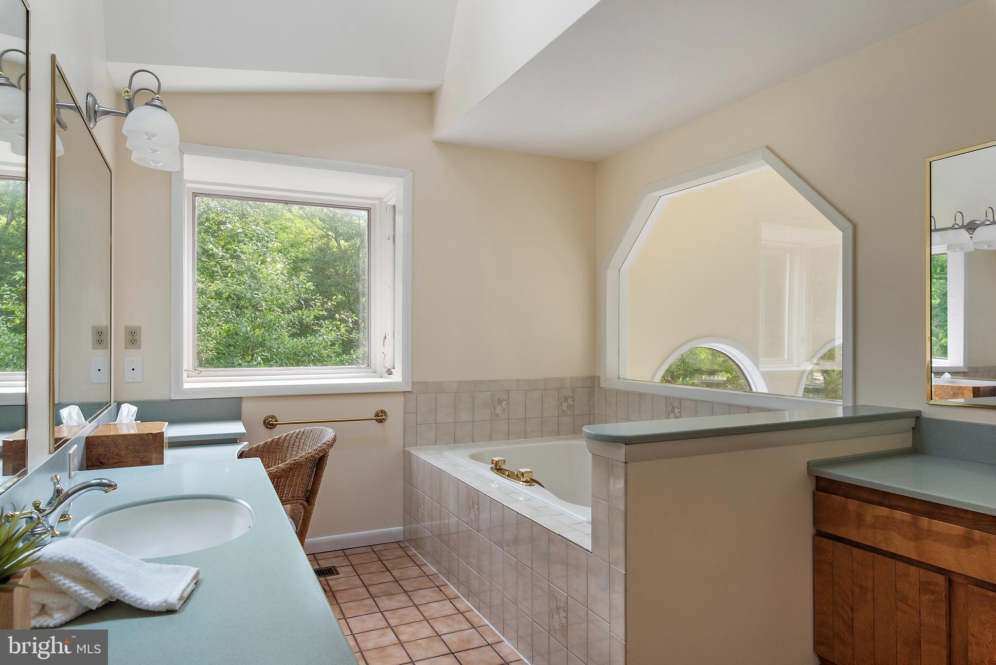 TWIN HARBORS - Residential