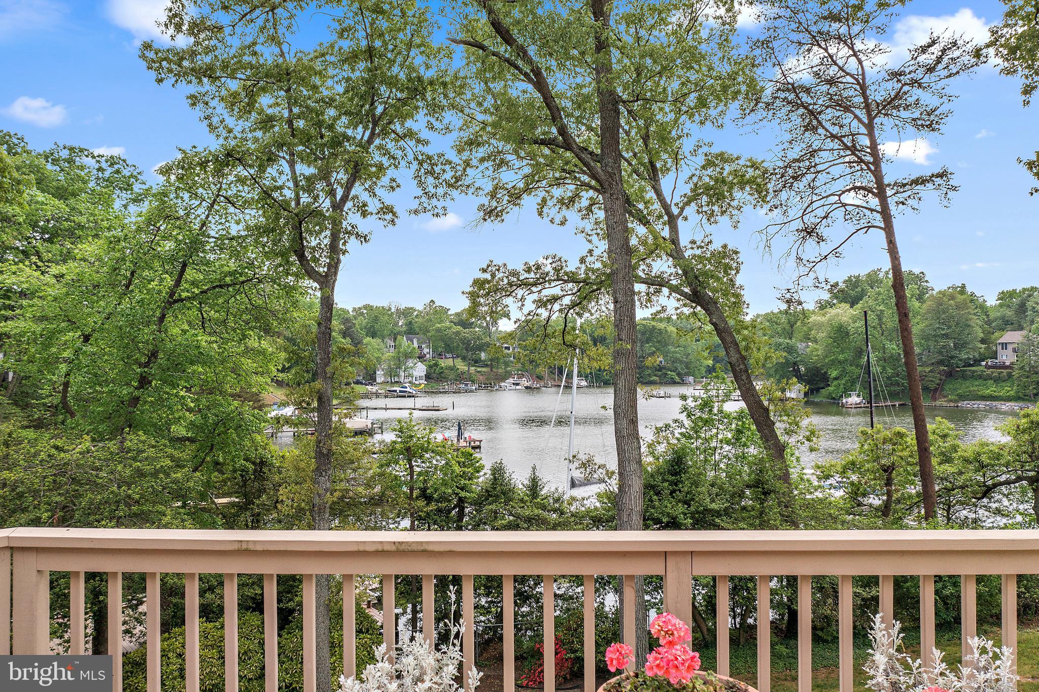 TWIN HARBORS - Residential