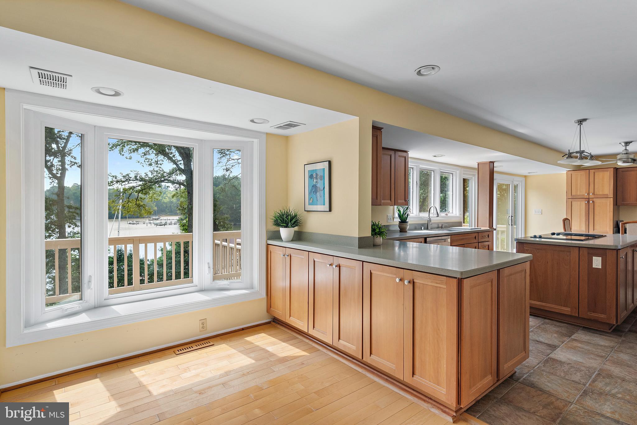 TWIN HARBORS - Residential