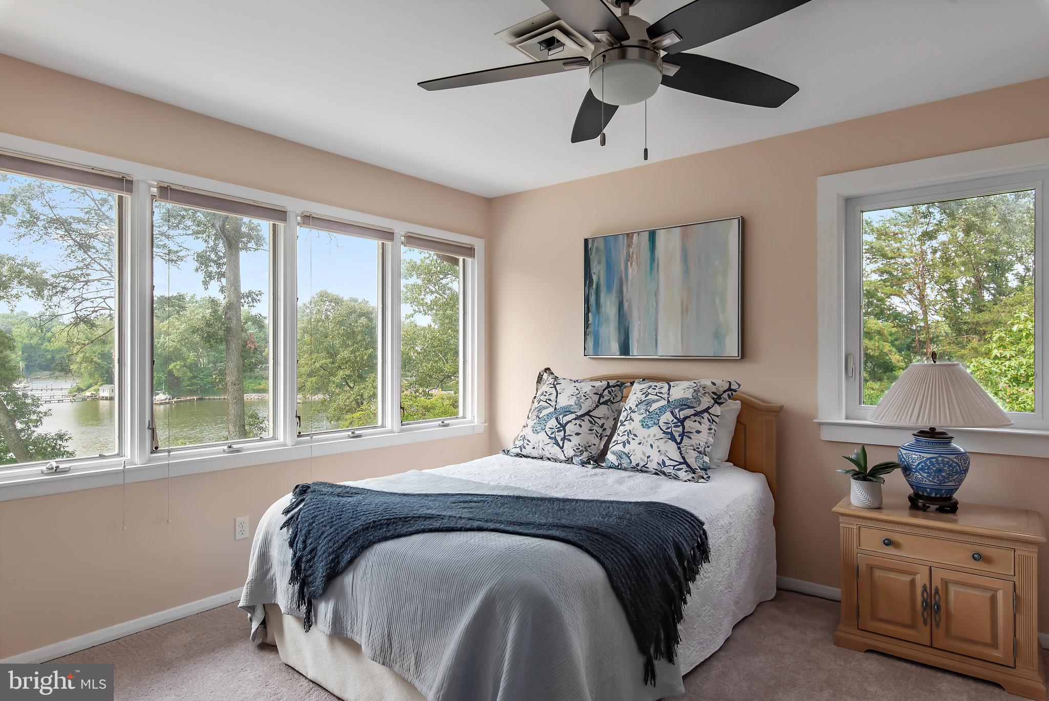 TWIN HARBORS - Residential