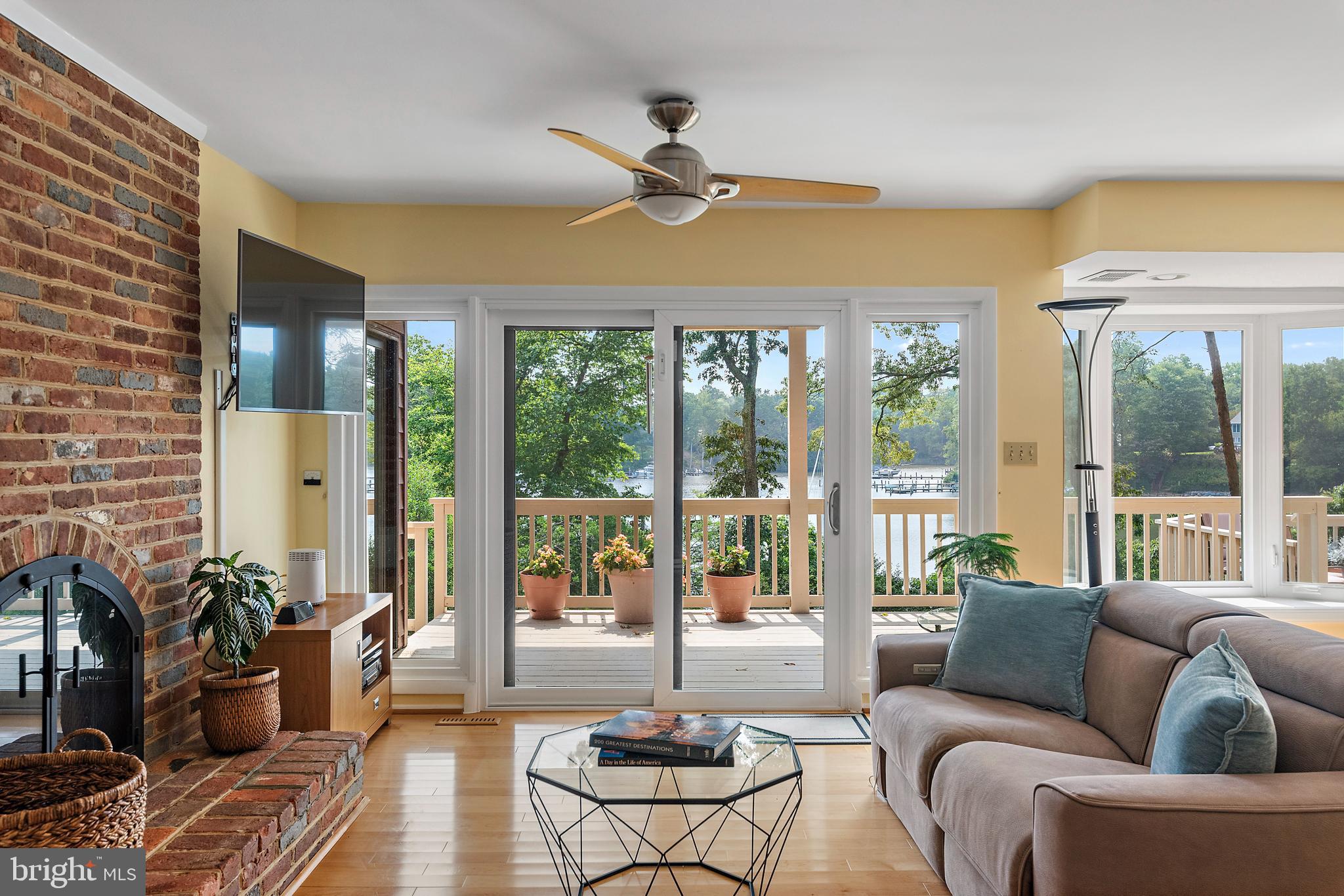 TWIN HARBORS - Residential