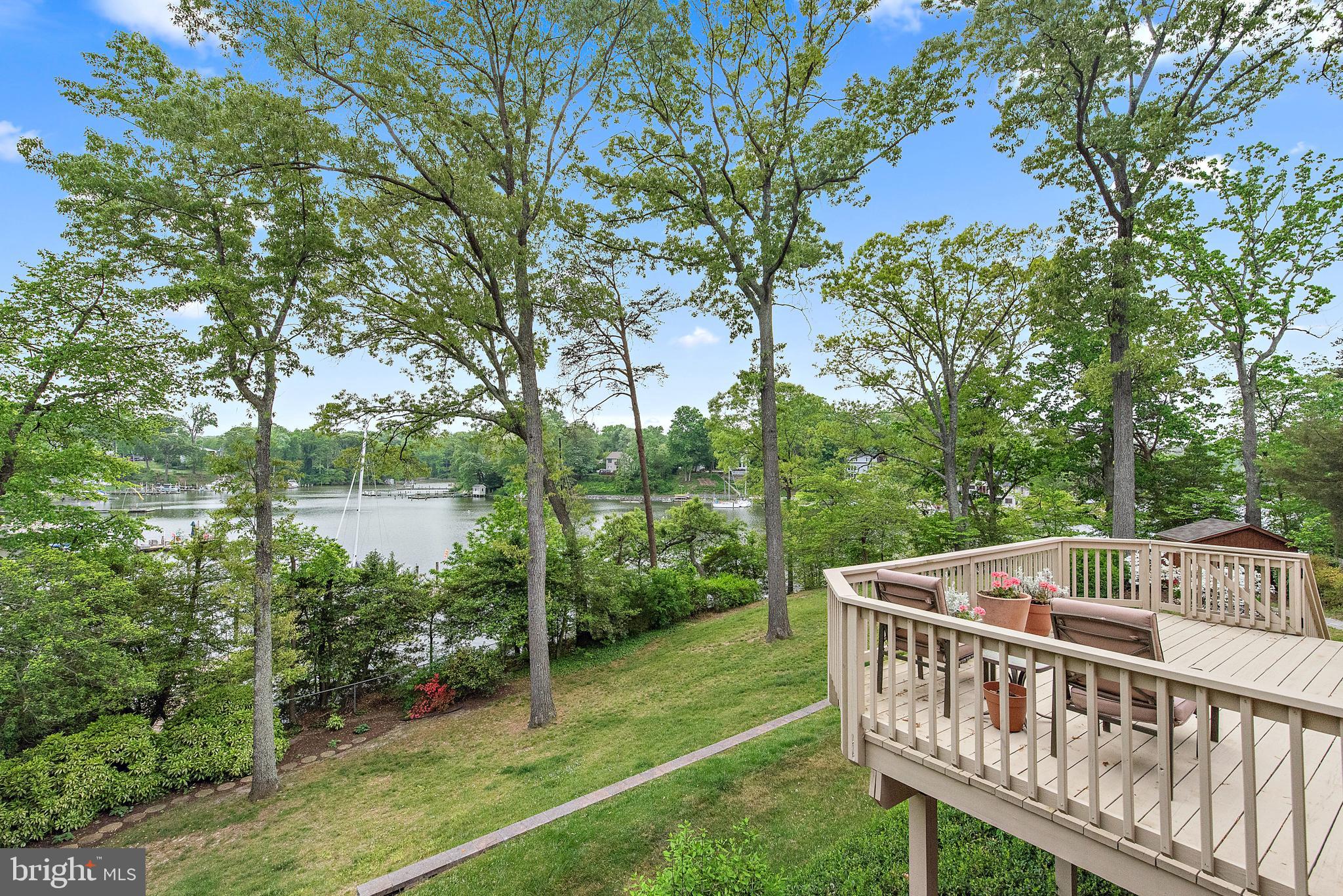 TWIN HARBORS - Residential