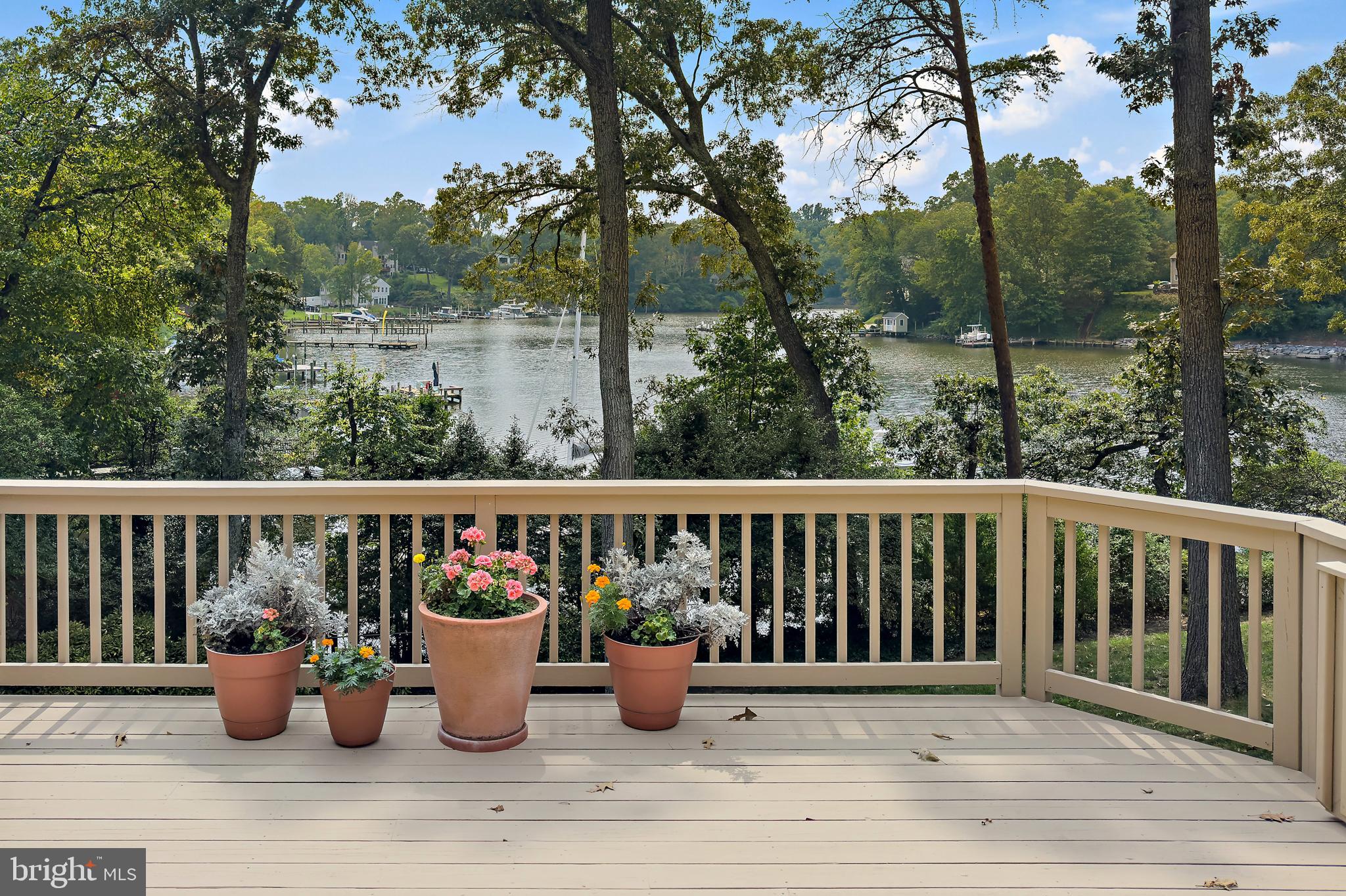 TWIN HARBORS - Residential