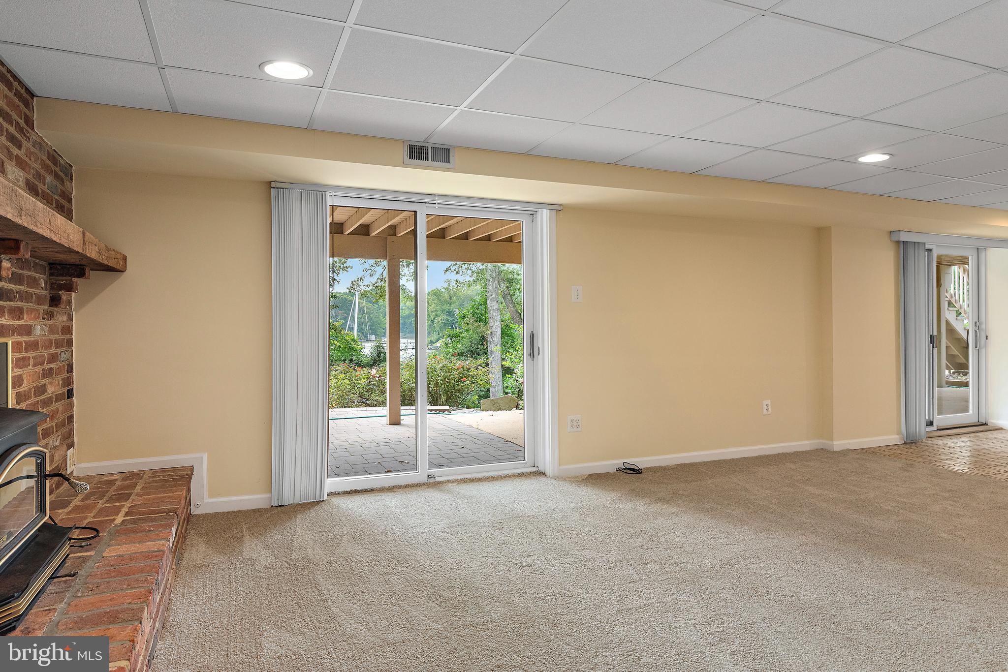 TWIN HARBORS - Residential