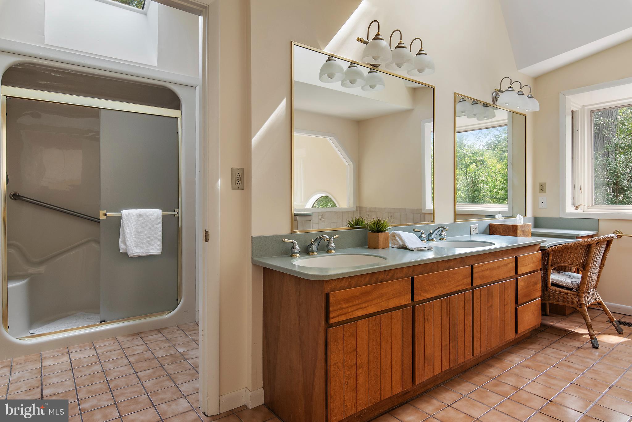 TWIN HARBORS - Residential