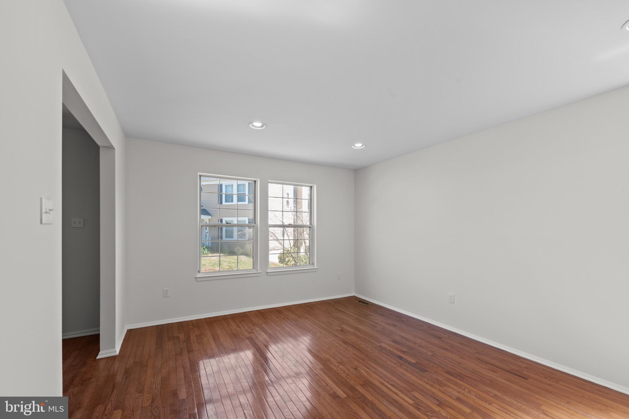 5 OLD CREEK COURT