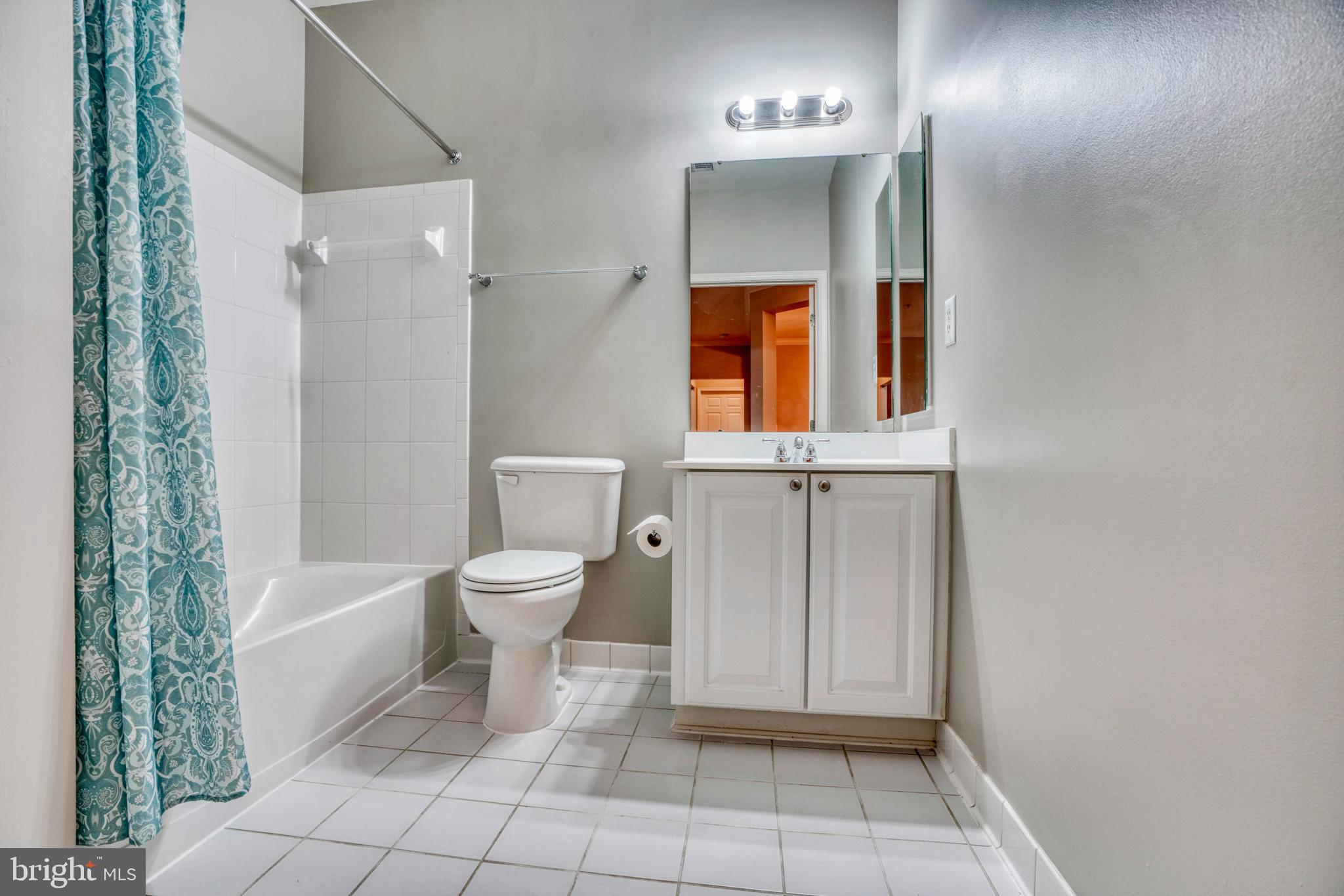 COURTYARDS AT WAVERLY WOODS EAST - Residential