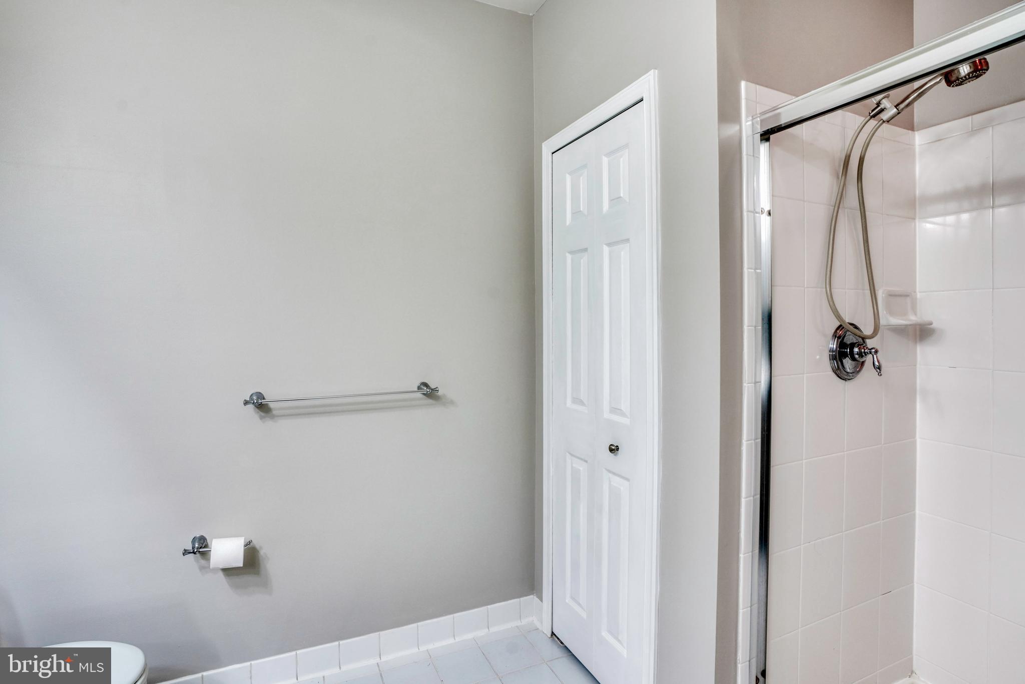 COURTYARDS AT WAVERLY WOODS EAST - Residential