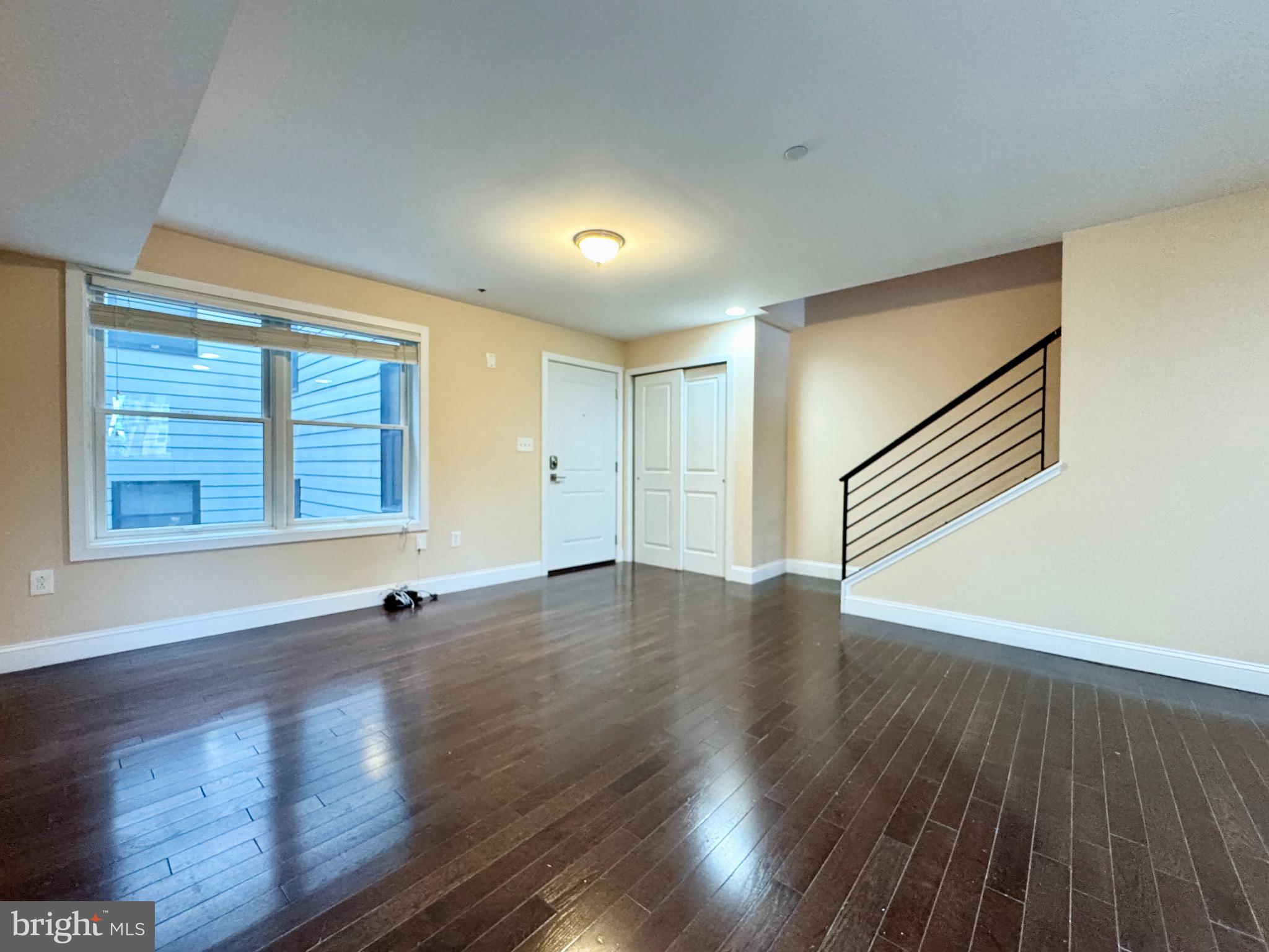 QUEEN VILLAGE - Residential Income