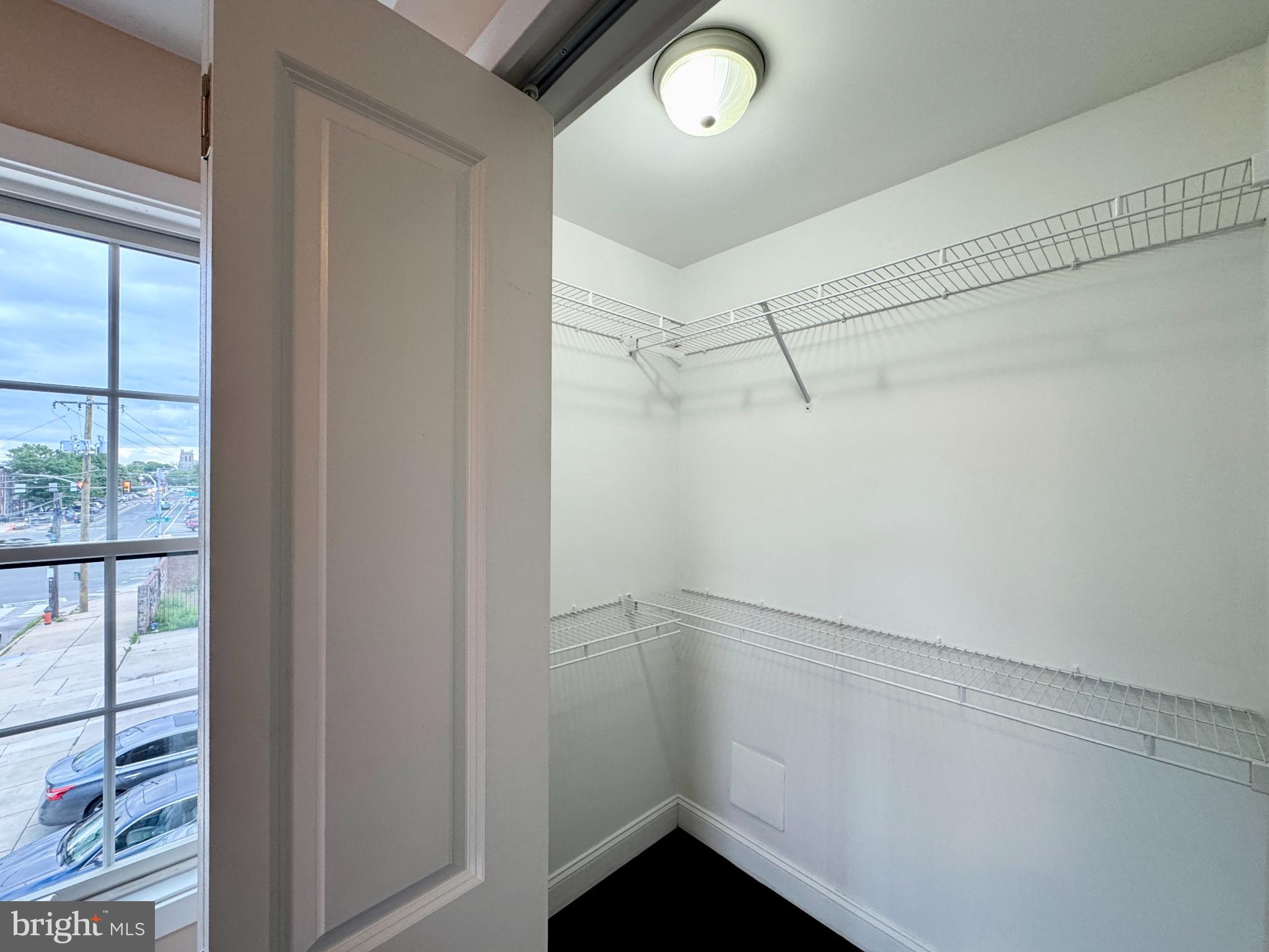 QUEEN VILLAGE - Residential Income