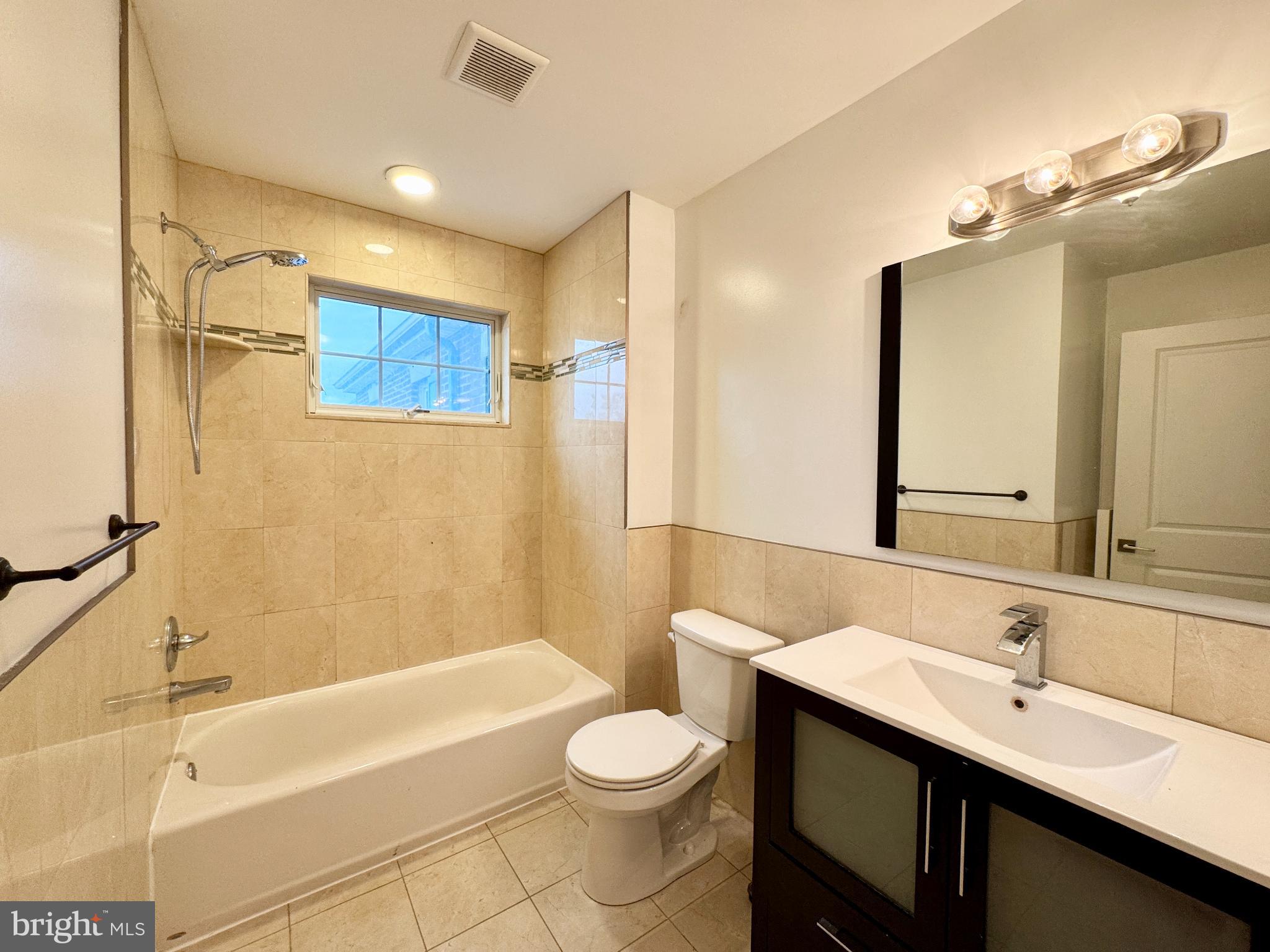 QUEEN VILLAGE - Residential Income