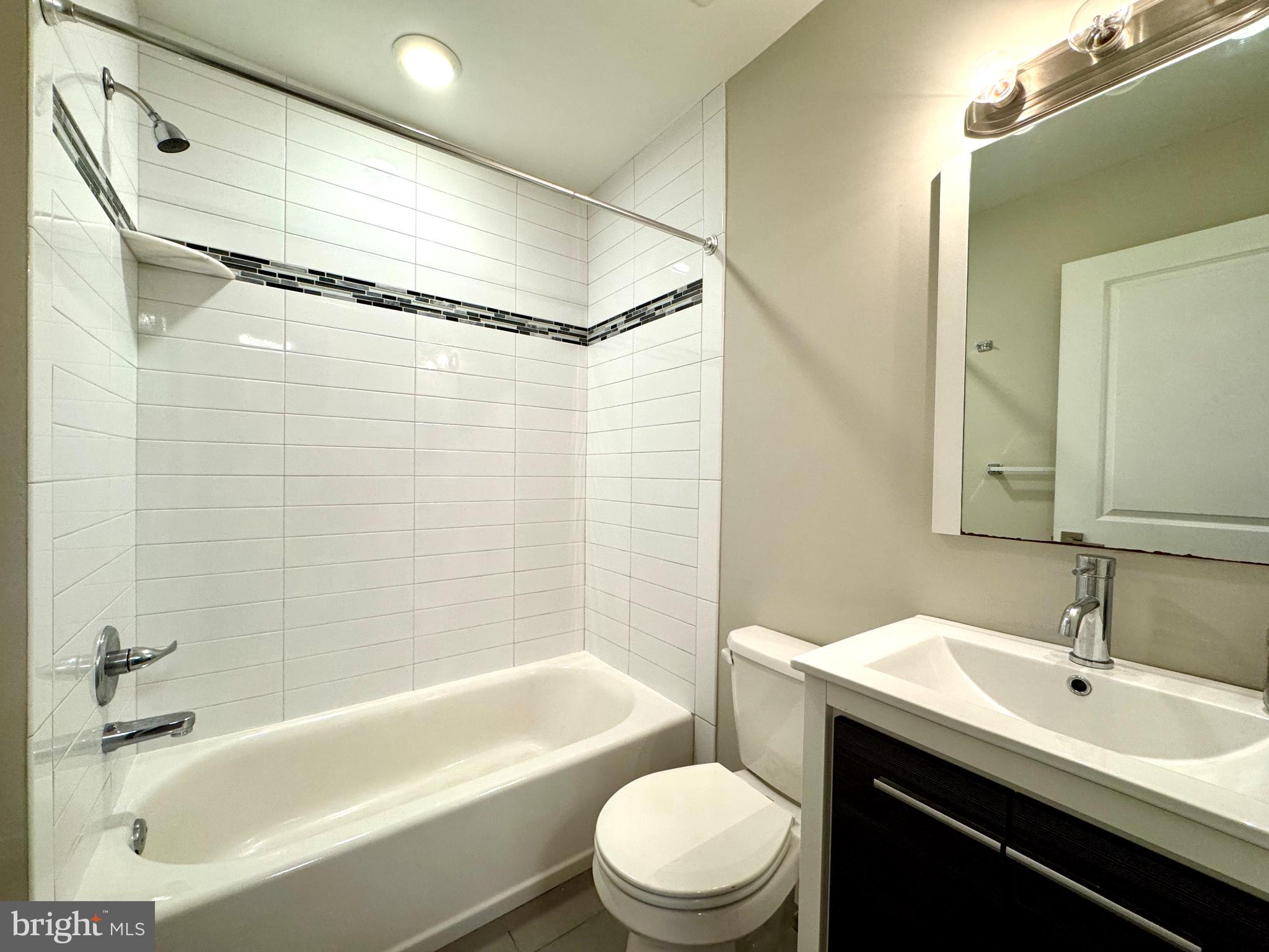 QUEEN VILLAGE - Residential Income