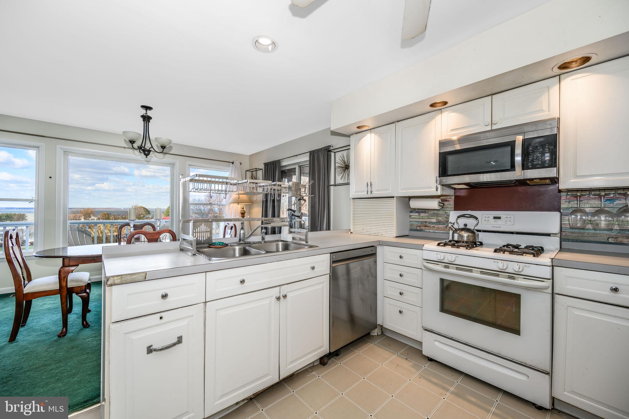 BAY VIEW ESTATES - Residential