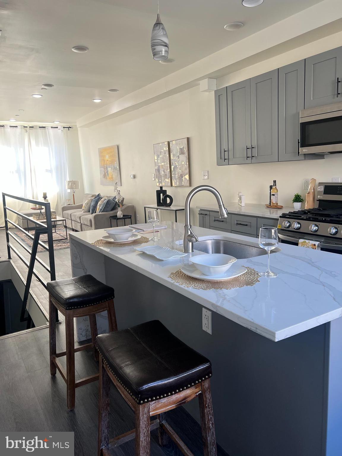 2407 W SEYBERT STREET