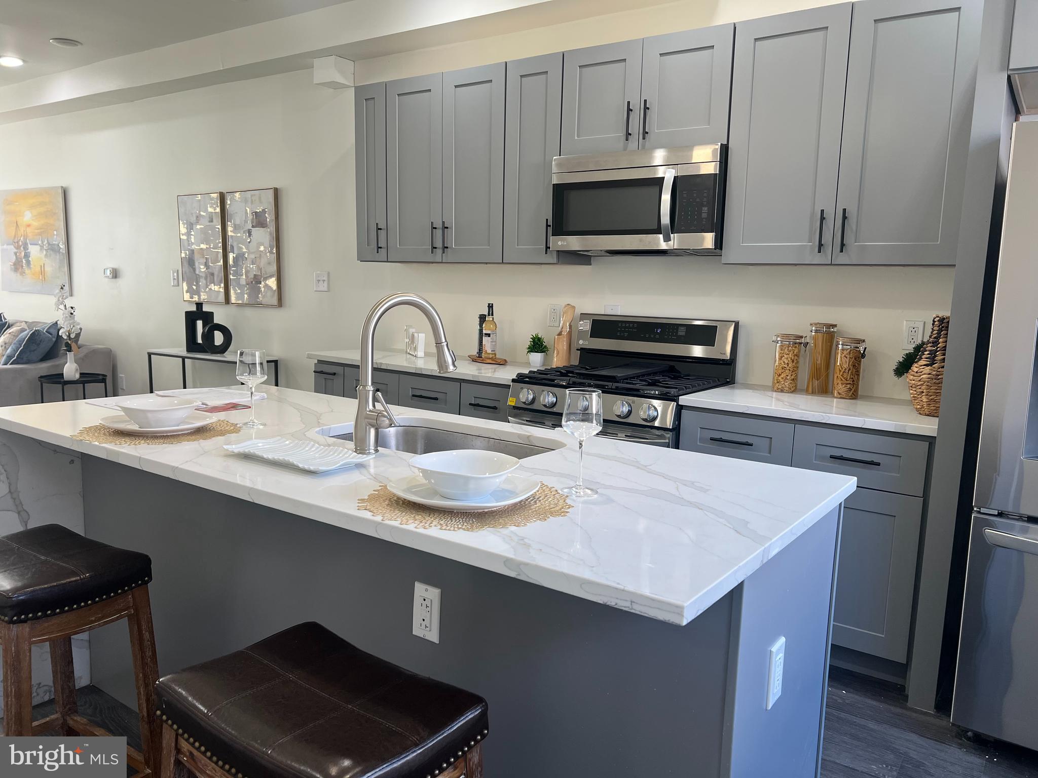 2407 W SEYBERT STREET