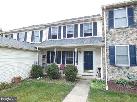 Photo of 488 Wood Duck Drive, Manheim, PA 17545 (MLS # PALA2057294)