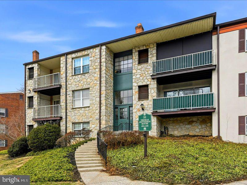 421 DRUMMERS LANE 421