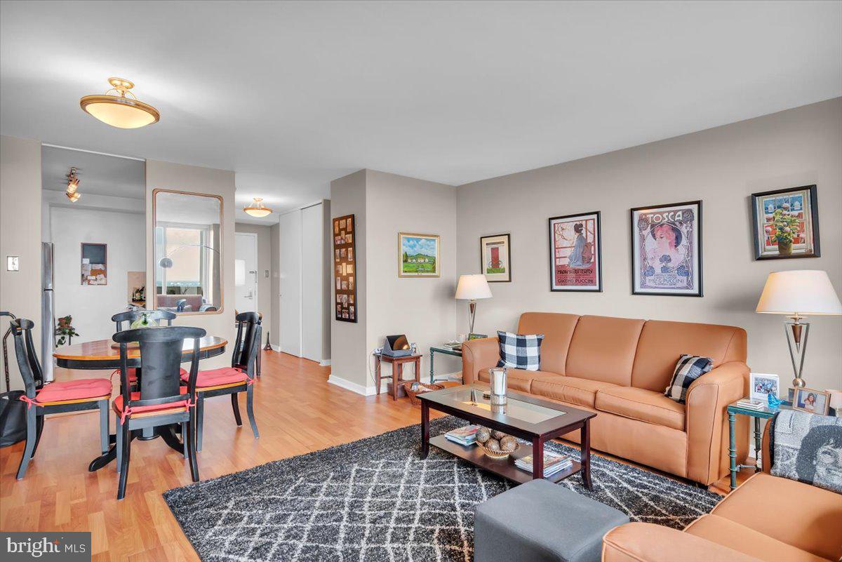 WASHINGTON SQ - Residential