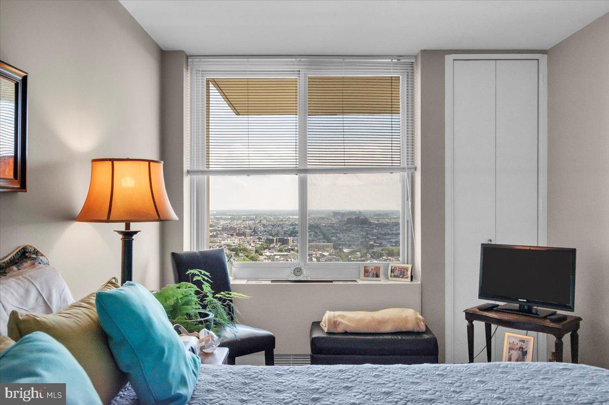 WASHINGTON SQ - Residential