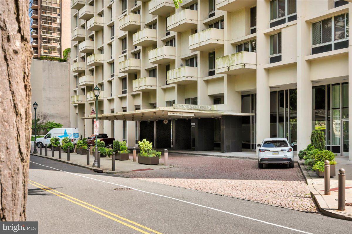 WASHINGTON SQ - Residential