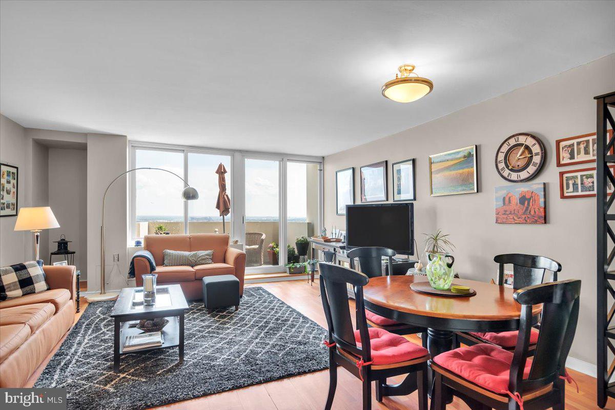 WASHINGTON SQ - Residential