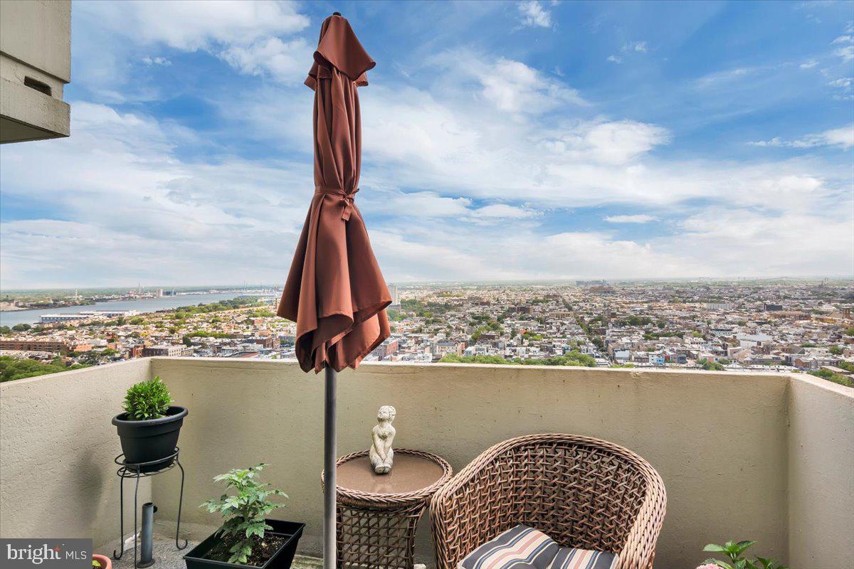 WASHINGTON SQ - Residential