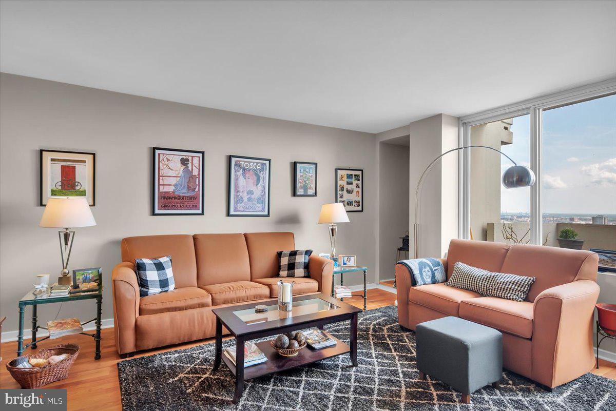 WASHINGTON SQ - Residential