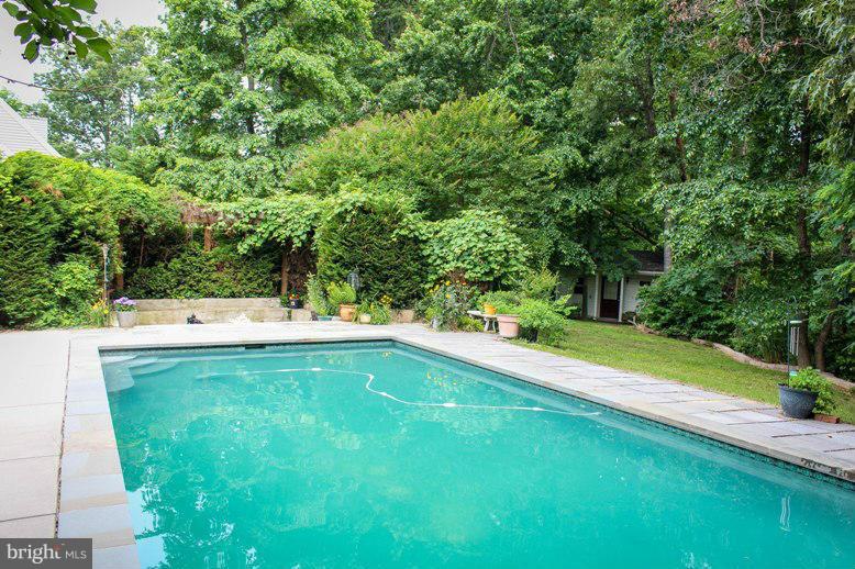 COVE POINT WOODS - Residential