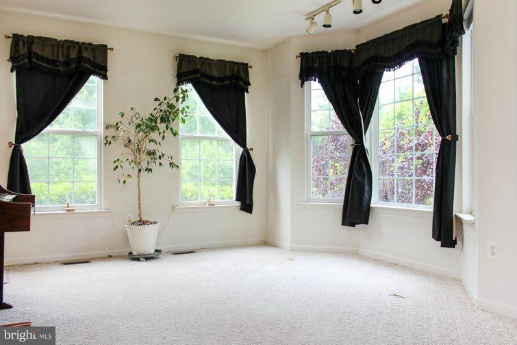 COVE POINT WOODS - Residential