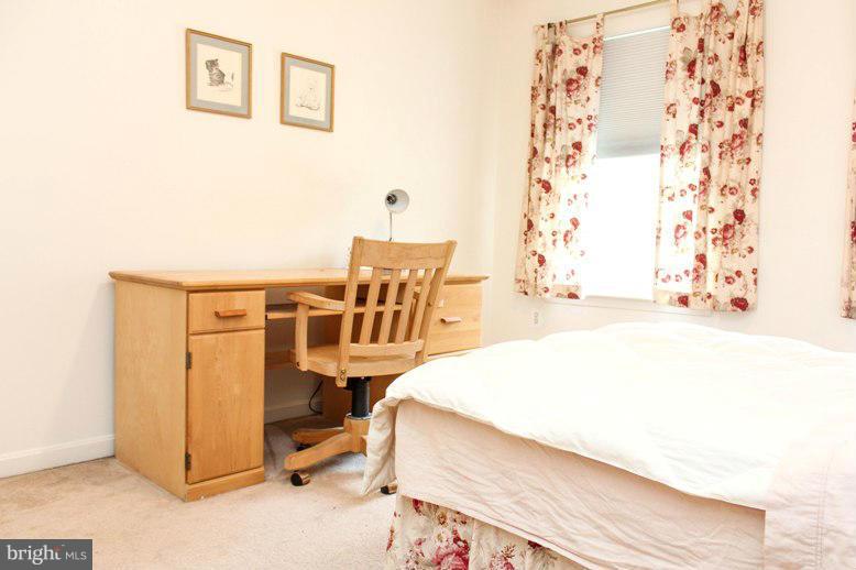 COVE POINT WOODS - Residential