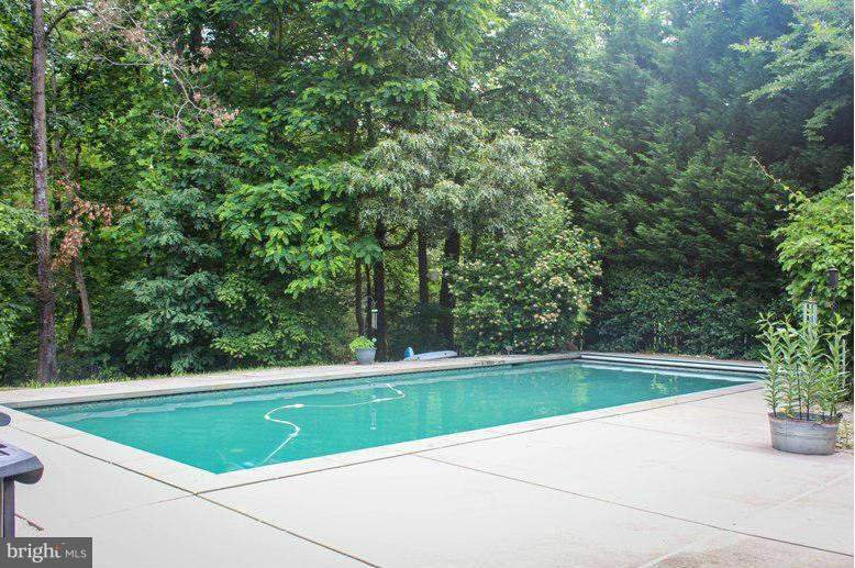 COVE POINT WOODS - Residential