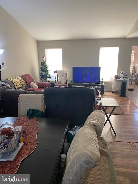 CAPTAIN'S COVE - Residential