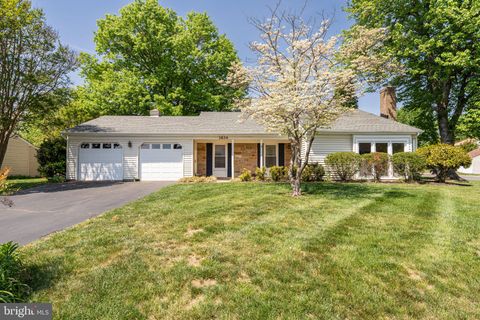 Photo of 1634 Nathan Ln, HERNDON, VA 20170 (MLS # VAFX2302258)