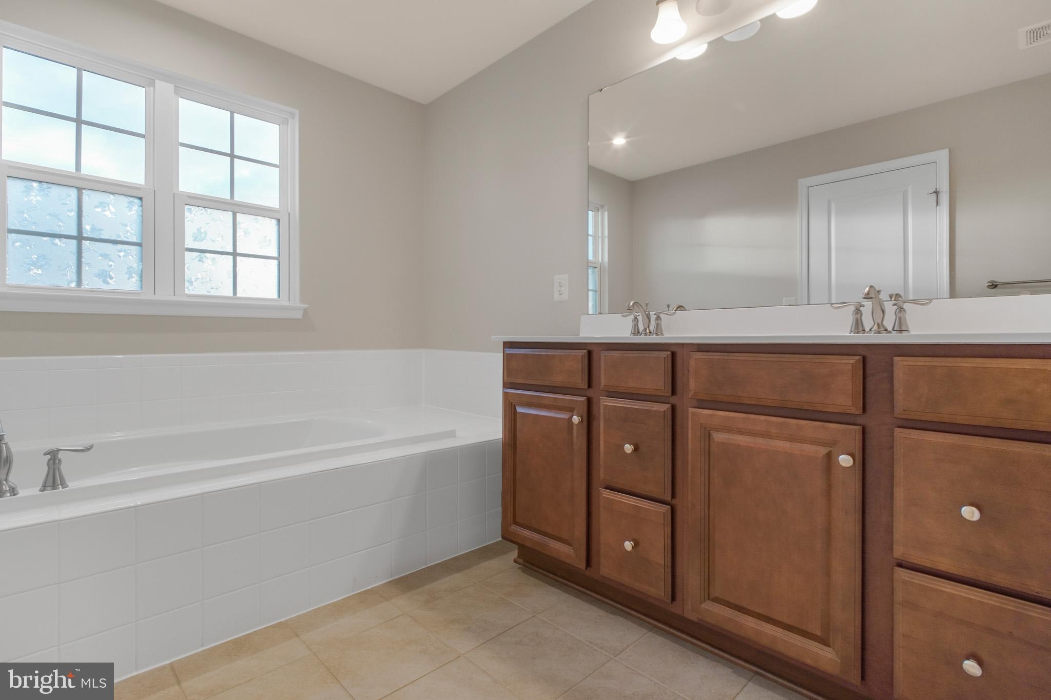 COURTHOUSE MANOR - Residential