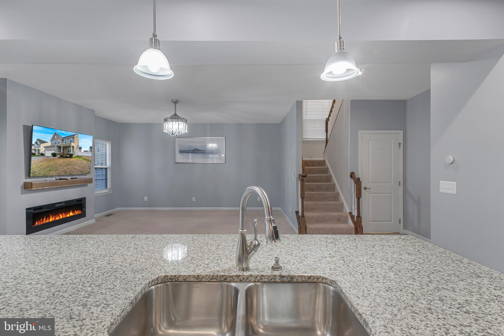 COURTHOUSE MANOR - Residential