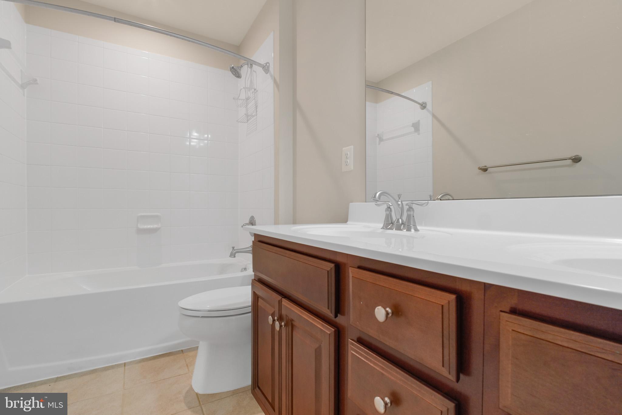 COURTHOUSE MANOR - Residential