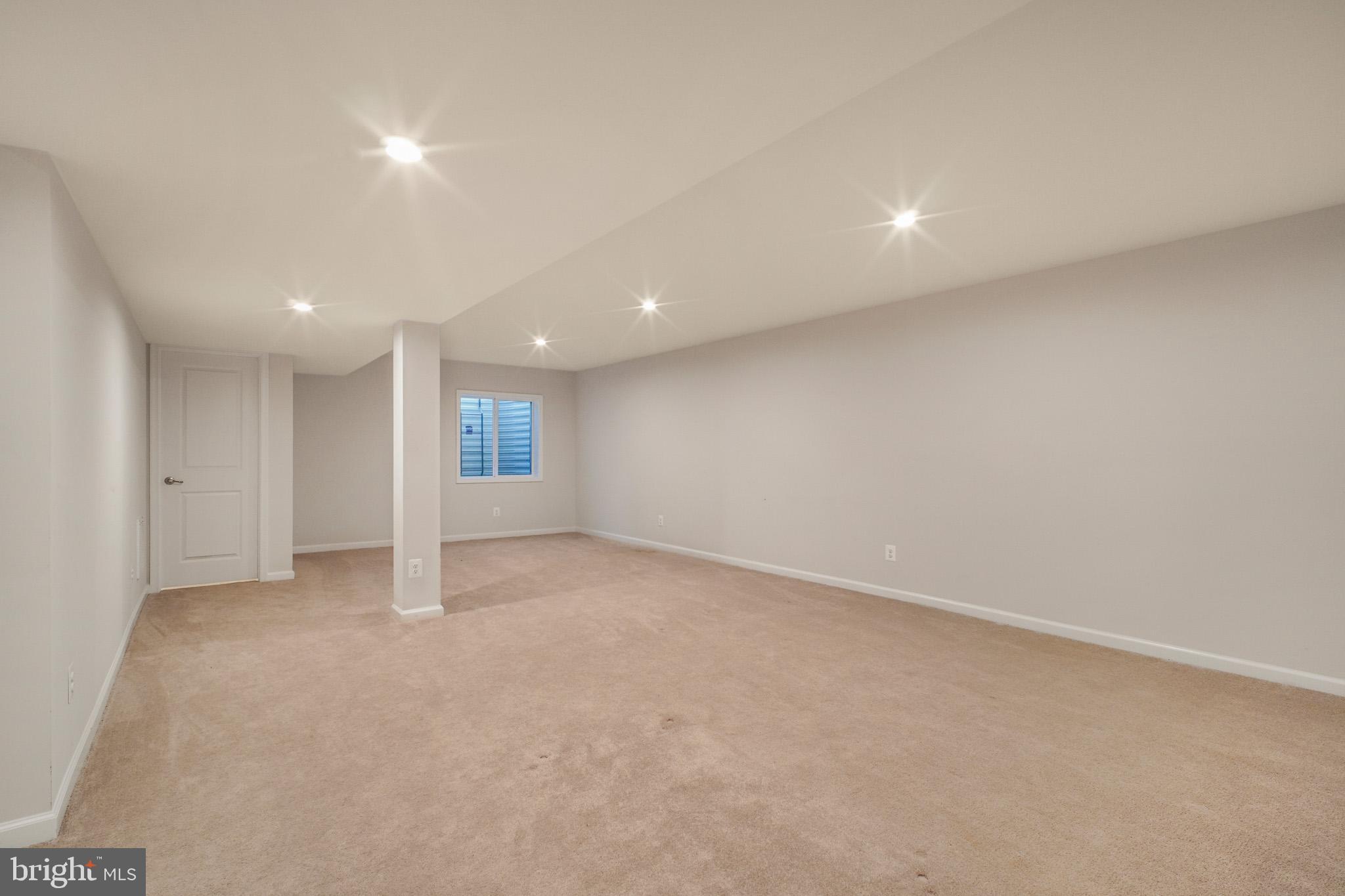 COURTHOUSE MANOR - Residential