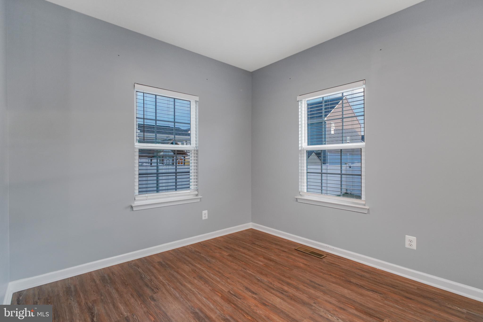 COURTHOUSE MANOR - Residential