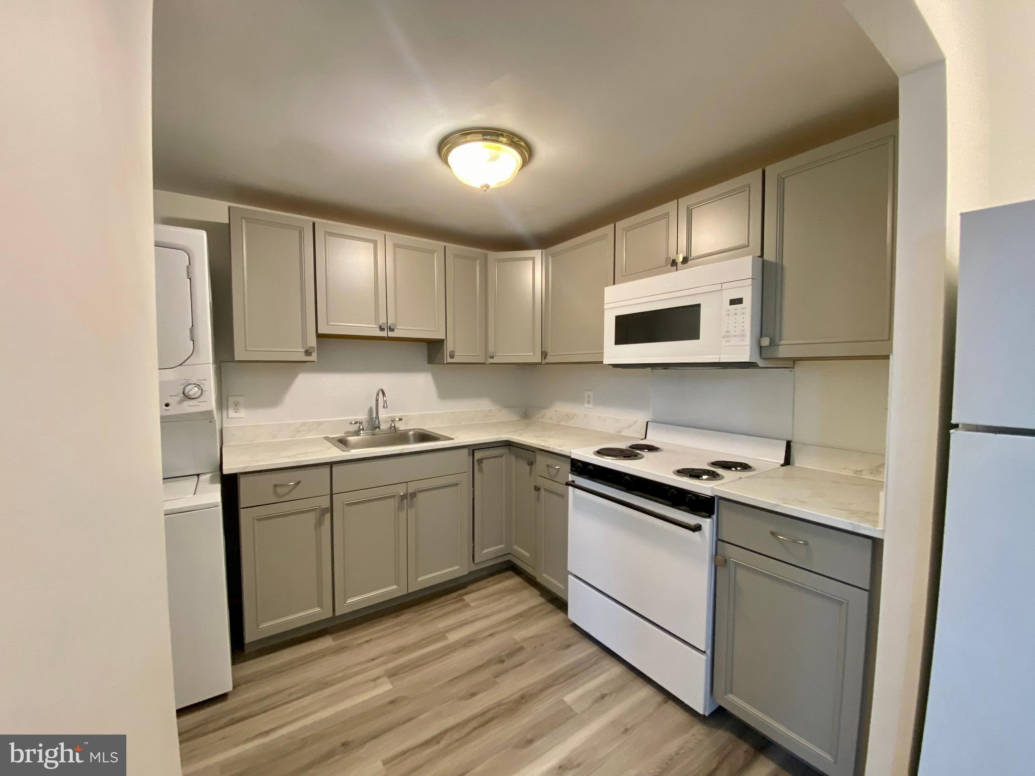 QUEEN VILLAGE - Residential Lease