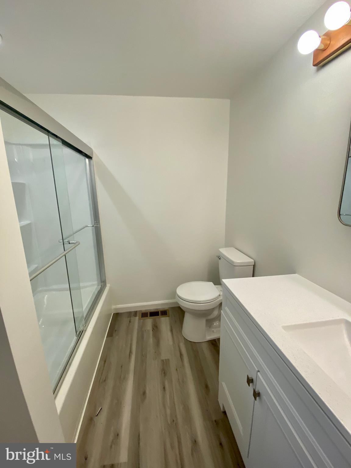 QUEEN VILLAGE - Residential Lease